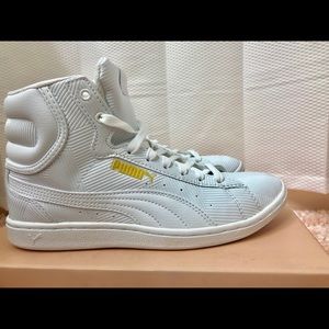 Women high top sneaker